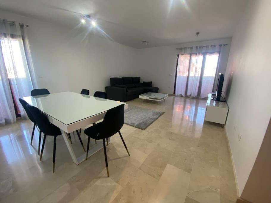 Central Estepona 3 Bed Apt With Pool And Parking Extérieur photo