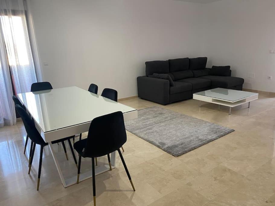 Central Estepona 3 Bed Apt With Pool And Parking Extérieur photo