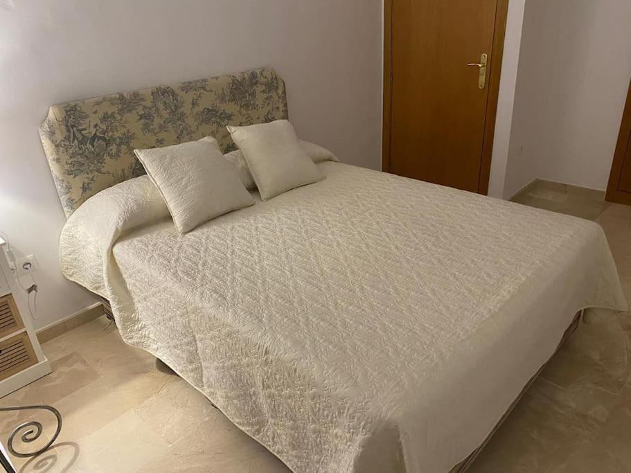 Central Estepona 3 Bed Apt With Pool And Parking Extérieur photo