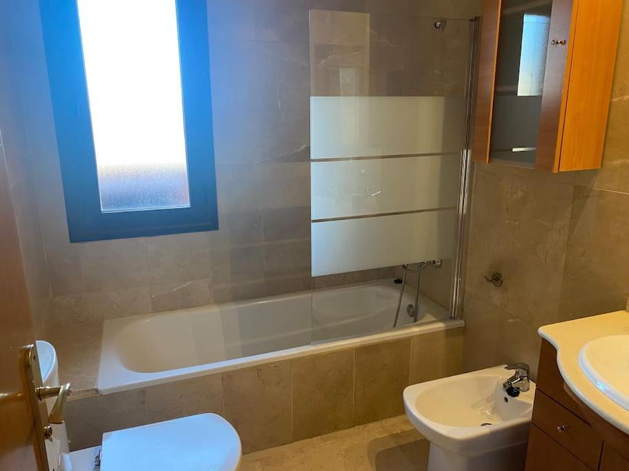 Central Estepona 3 Bed Apt With Pool And Parking Extérieur photo