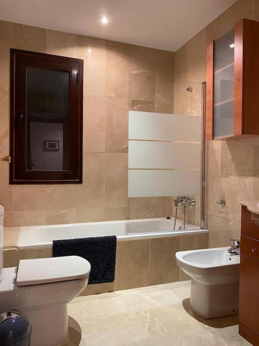 Central Estepona 3 Bed Apt With Pool And Parking Extérieur photo