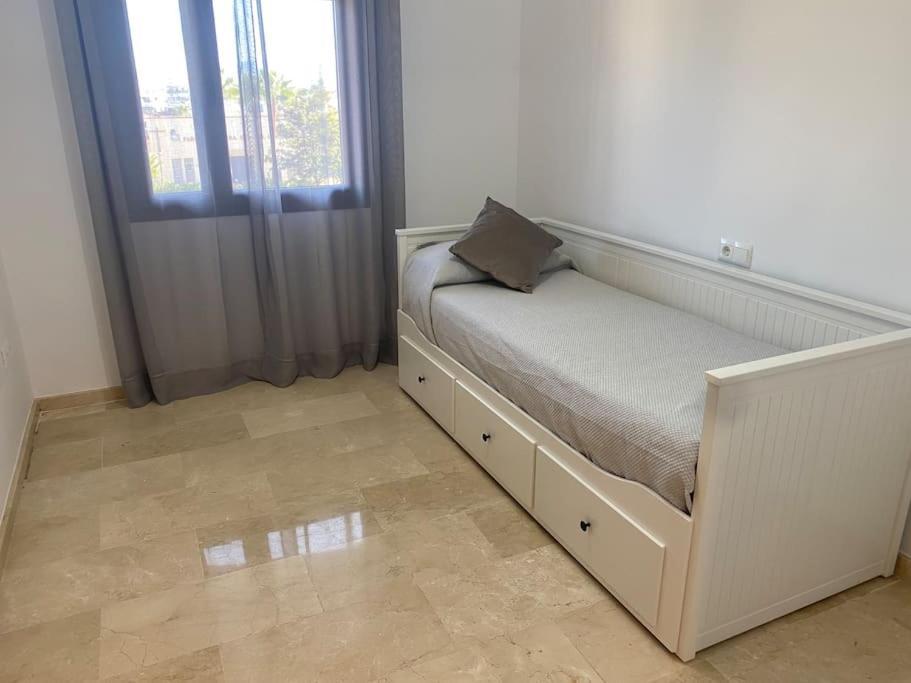 Central Estepona 3 Bed Apt With Pool And Parking Extérieur photo