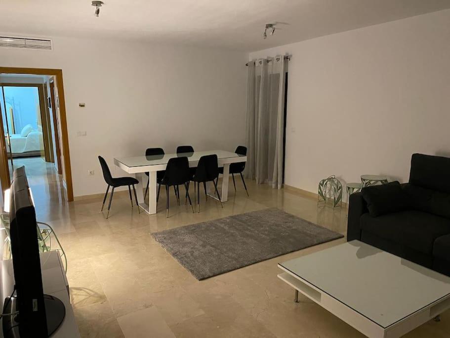 Central Estepona 3 Bed Apt With Pool And Parking Extérieur photo