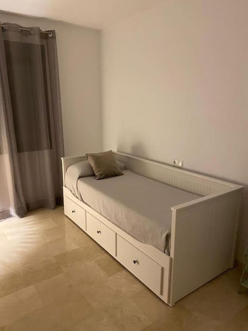 Central Estepona 3 Bed Apt With Pool And Parking Extérieur photo